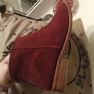 NEW Urban outfitters booties size 7 😍